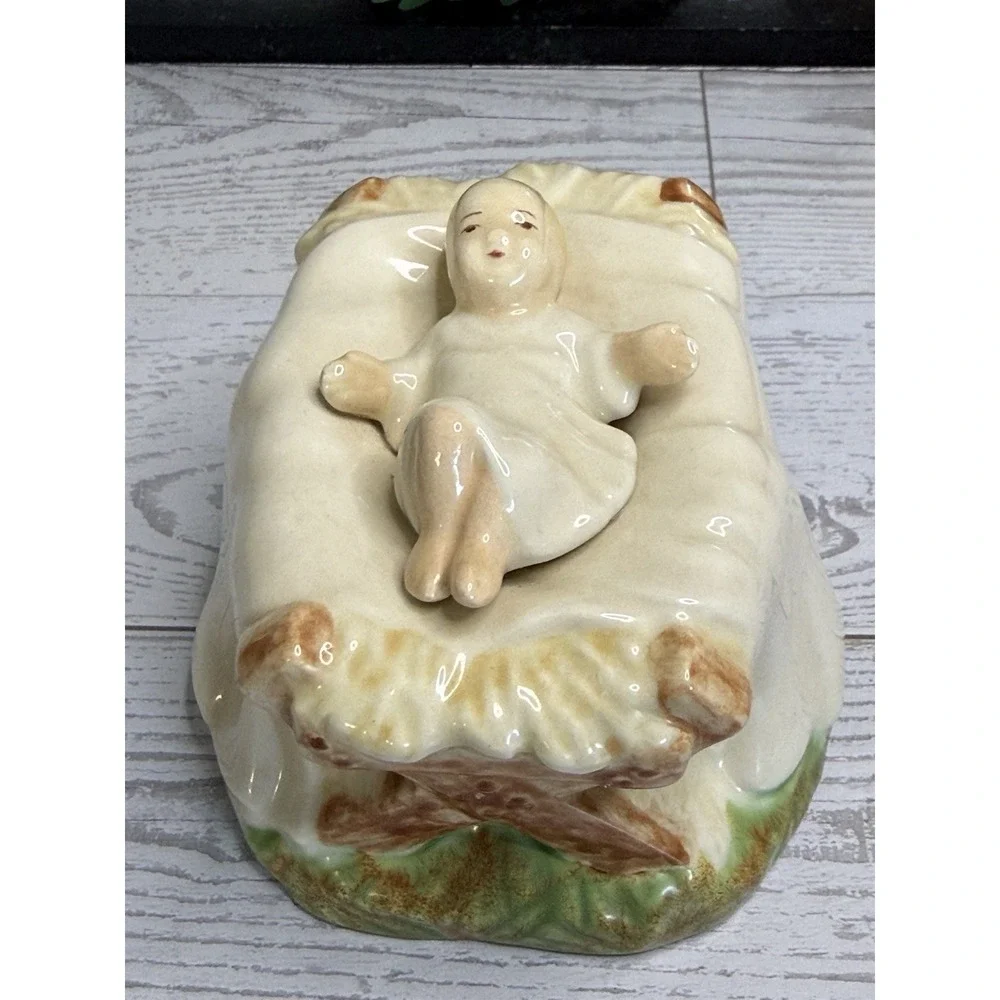 Vintage Baby Jesus In a Manger Holland‎ Mold Ceramic Hand Painted Signed 1970's
